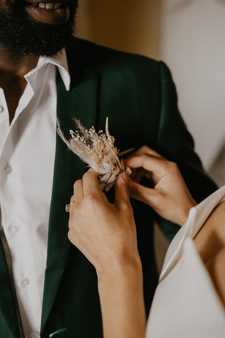 Hochzeitsfotografin-Neumuenster-NadjaChristophersen-Paarshooting-Gettingready-Firstlook