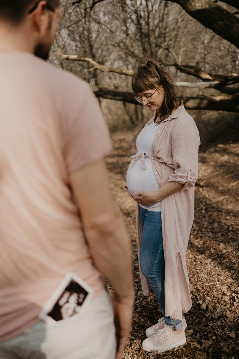 Fotografin-Neumuenster-Nadja-Christophersen-Babybauch-Familie